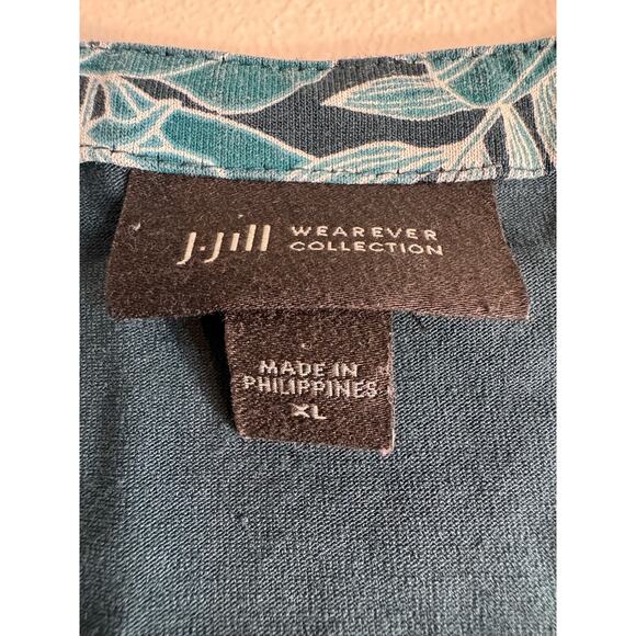 J. Jill Wearever XL top & L shorts set blue floral v neck stretch pockets - Picture 6 of 13